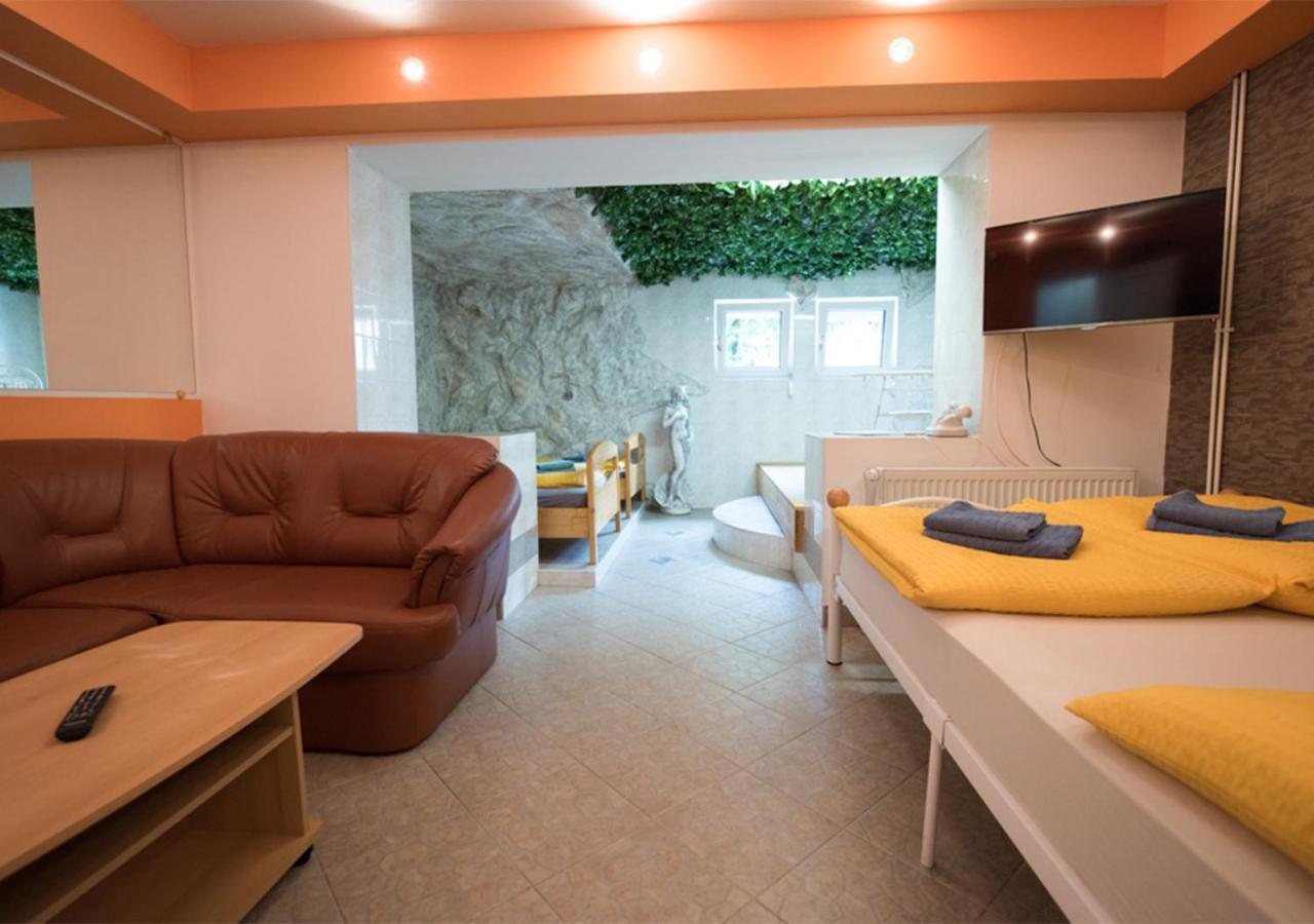 Klub Zlata Ribica Hotel เยเซนิตเซ ภายนอก รูปภาพ